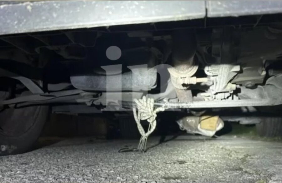 Καλύβια: Φωτογραφικά ντοκουμέντα από τον εμπρηστικό μηχανισμό που είχε τοποθετηθεί κάτω από αυτοκίνητο