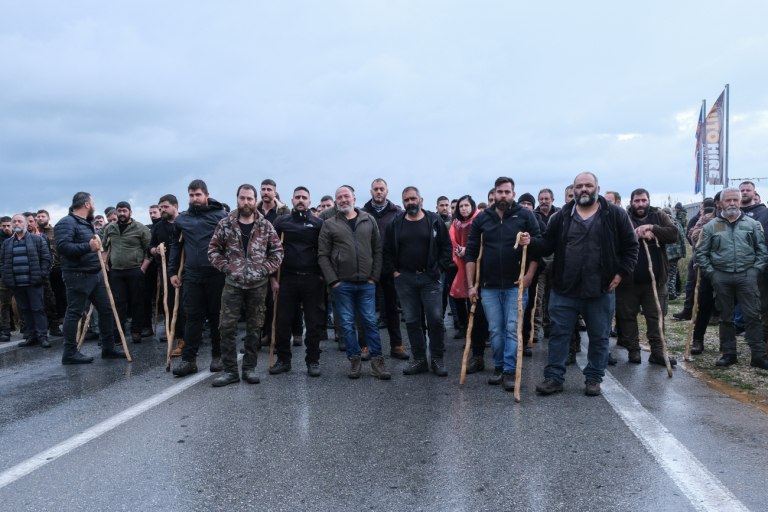 Η κυβέρνηση απειλεί τους αγρότες με διώξεις περί «εγκληματικής οργάνωσης» και στοχοποιεί το λαϊκό κίνημα