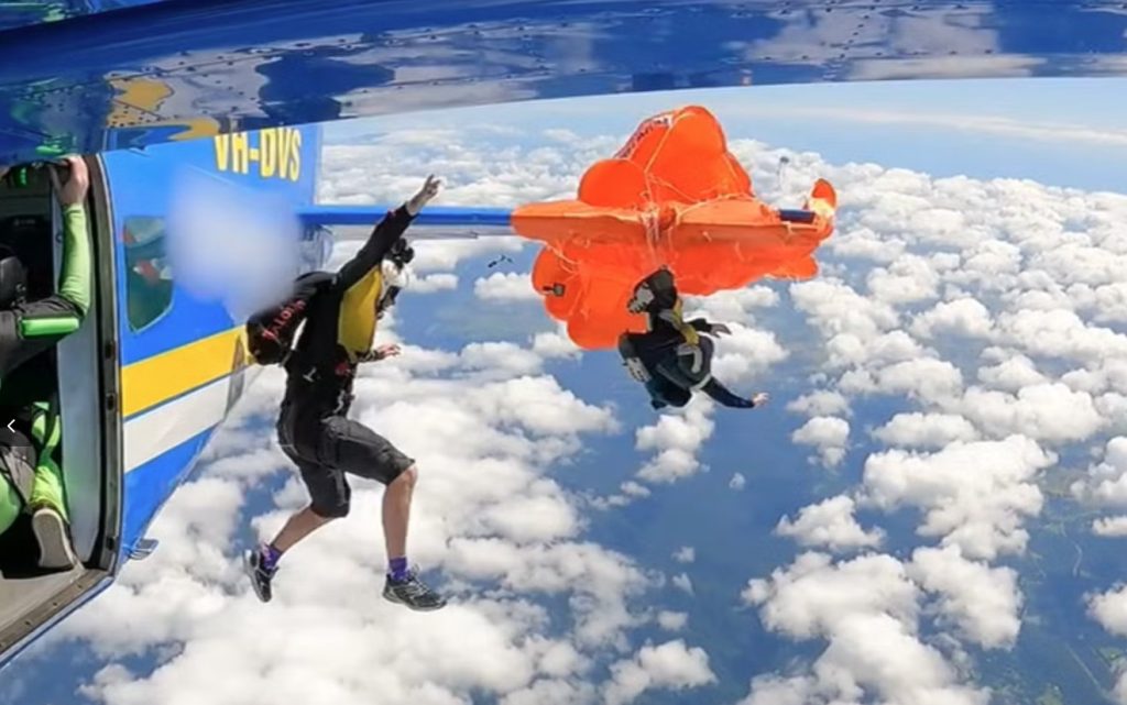 Άνοιγμα αλεξίπτωτου τάντεμ