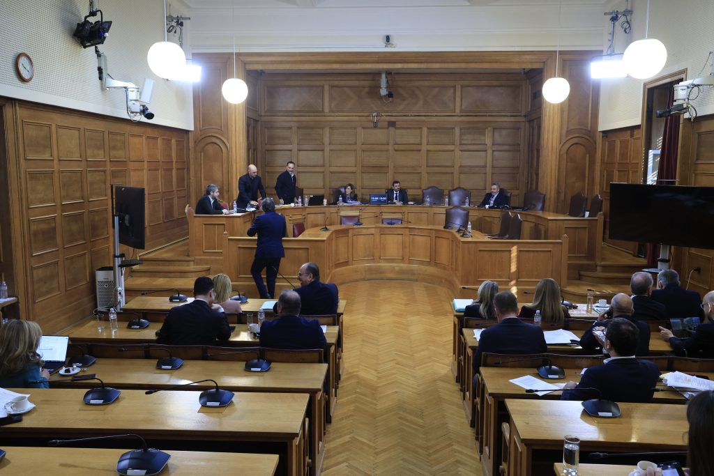 Εξεταστική: Θυελλώδης η συνεδρίαση από την επιλεκτική σιωπή του «φραπέ» – Όλοι οι καυτοί οι διάλογοι