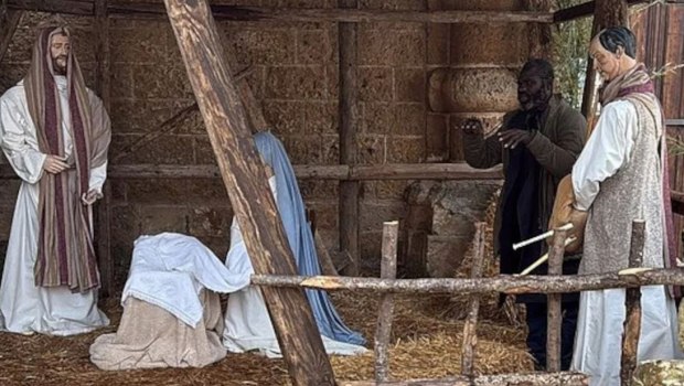 Ιταλία: Φυγάς παρίστανε το άγαλμα σε χριστουγεννιάτικη φάτνη - Τον εντόπισε ο δήμαρχος