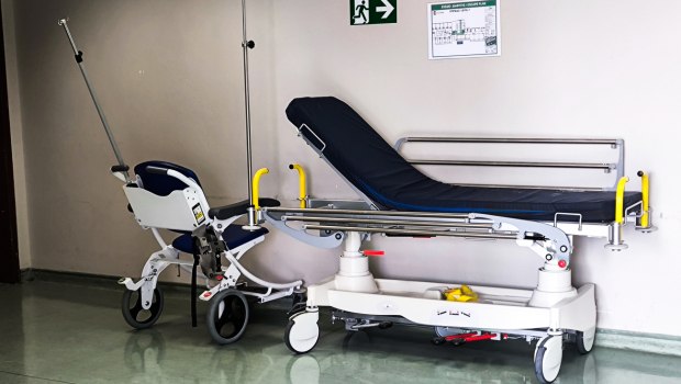 Μποξέρ επιτέθηκε σε γιατρό στο νοσοκομείο Αιγίου