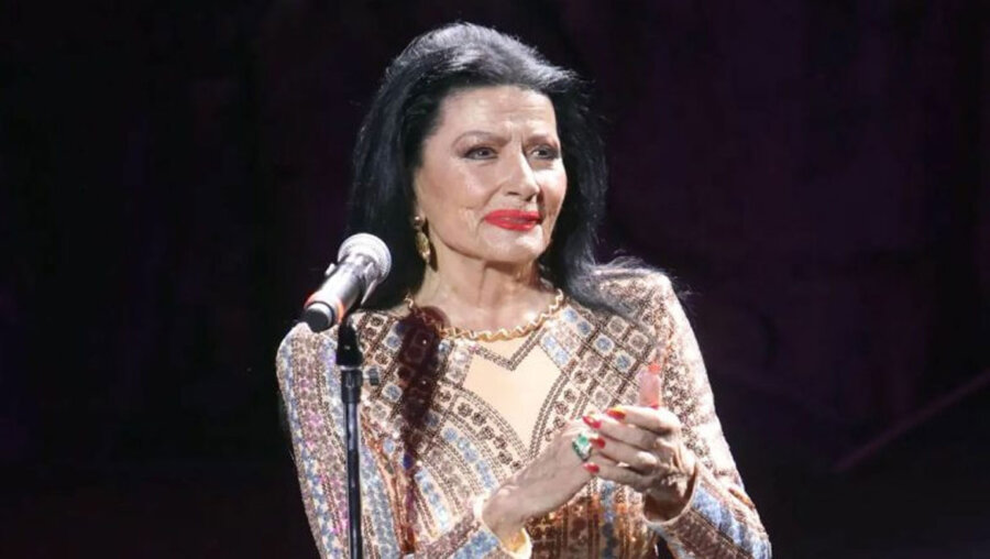 Ζωζώ Σαπουντζάκη: Tα νεότερα για την κατάσταση της υγείας της - «Κατάφερε και σηκώνεται, είναι καλύτερα»