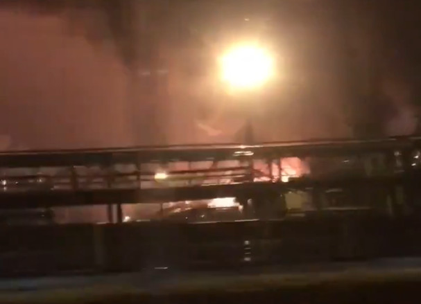 Φωτιά σε διυλιστήριο