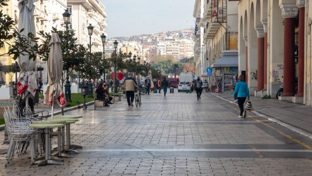 Σε ισχύ και στη Θεσσαλονίκη το εορταστικό ωράριο - Ποιες Κυριακές θα είναι ανοιχτά τα καταστήματα