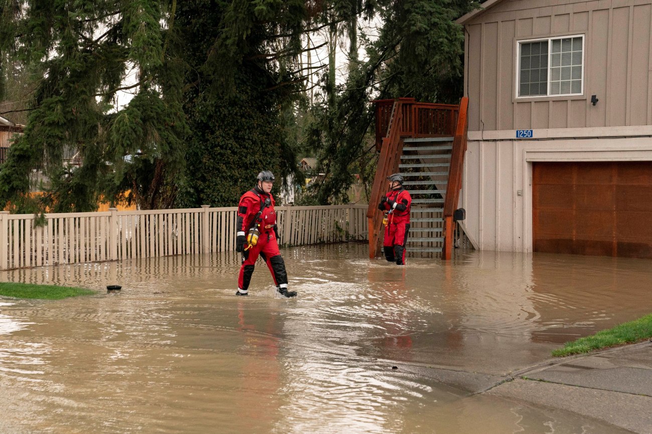 ΗΠΑ: Σφοδρές πλημμύρες πλήττουν την πολιτεία της Ουάσινγκτον - Διασώσεις με βάρκες και ελικόπτερα