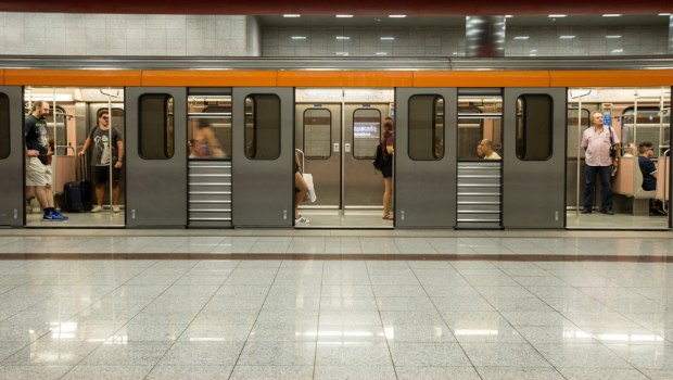 Συνελήφθη 30χρονος που έκλεψε κινητό τηλέφωνο 74χρονου στο Μετρό - Ζητούσε 100 ευρώ για να το επιστρέψει