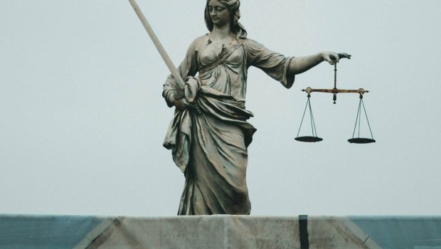 Ένωση Δικαστών και Εισαγγελέων: Να ανακτηθεί η κοινωνική εμπιστοσύνη στη Δικαιοσύνη