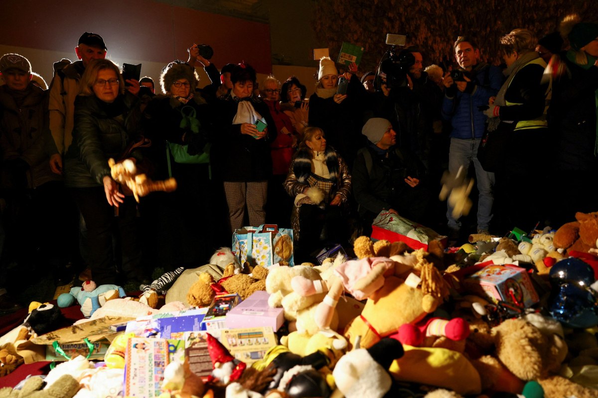 Δεκάδες χιλιάδες διαδηλώνουν στη Βουδαπέστη για φερόμενη κακοποίηση παιδιών σε κρατικά ιδρύματα της Ουγγαρίας