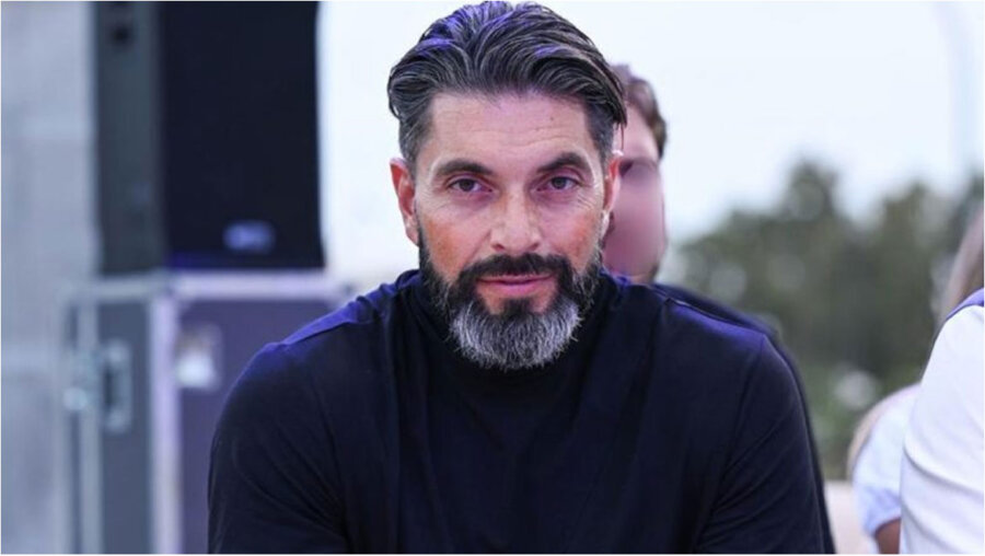 Σπύρος Μαρτίκας: Η αιχμηρή απάντηση στα αρνητικά σχόλια για τις φωτογραφίες AI με τον Παντελίδη - «Πού είδατε ασέβεια;»