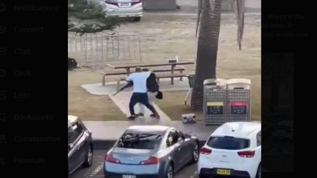 «Ήταν θέμα συνείδησης»: Ποιος είναι ο Άχμεντ αλ Άχμεντ, ο ήρωας που αφόπλισε τον δράστη της επίθεσης στο Μπόνται