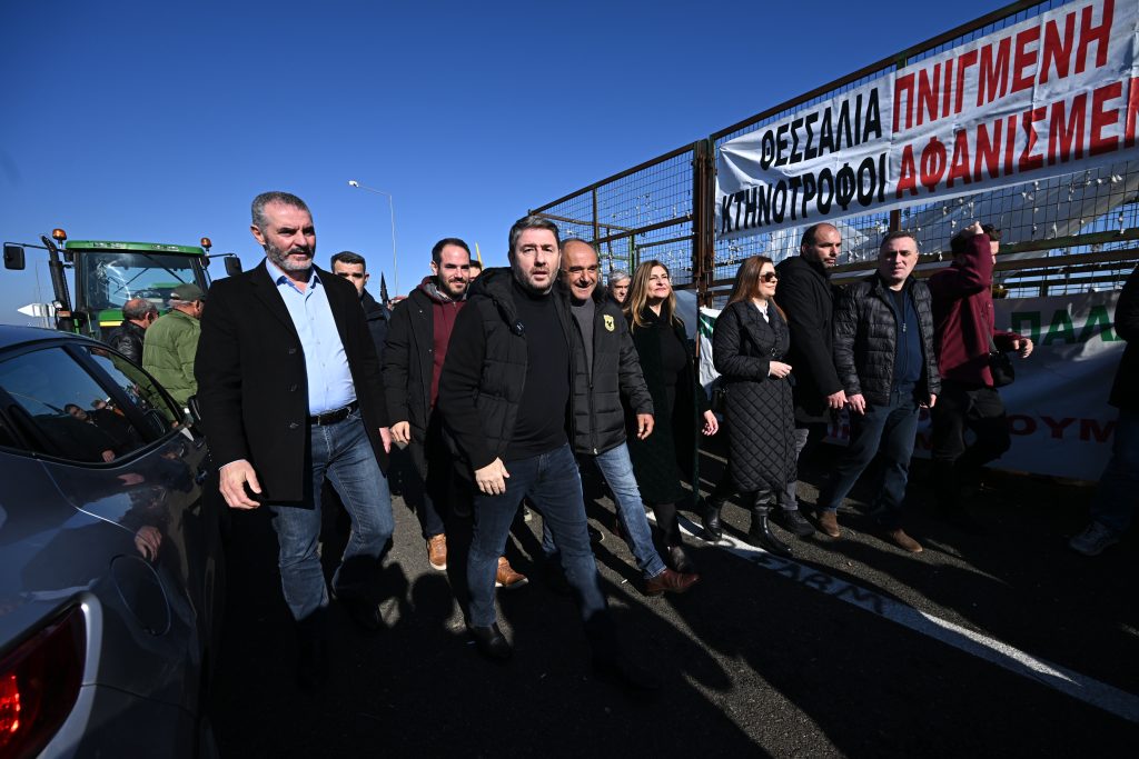 ΠΑΣΟΚ: Ανάμεσα στον Τσίπρα και τον ΟΠΕΚΕΠΕ