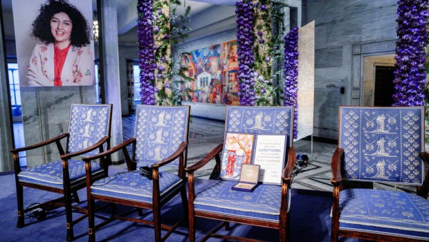 Ιράν: Στα επείγοντα η βραβευθείσα με Νόμπελ Ειρήνης, Ναργκίς Μοχαμαντί μετά τη βίαιη σύλληψή της