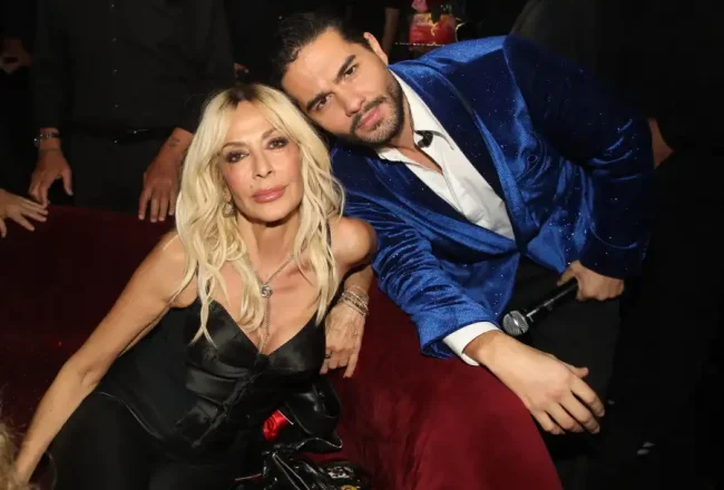 Άννα Βίσση: Διασκέδασε με τους κουμπάρους της, Γιάννη και Δήμητρα Κούστα στον Αντώνη Ρέμο και τον Χρήστο Μάστορα