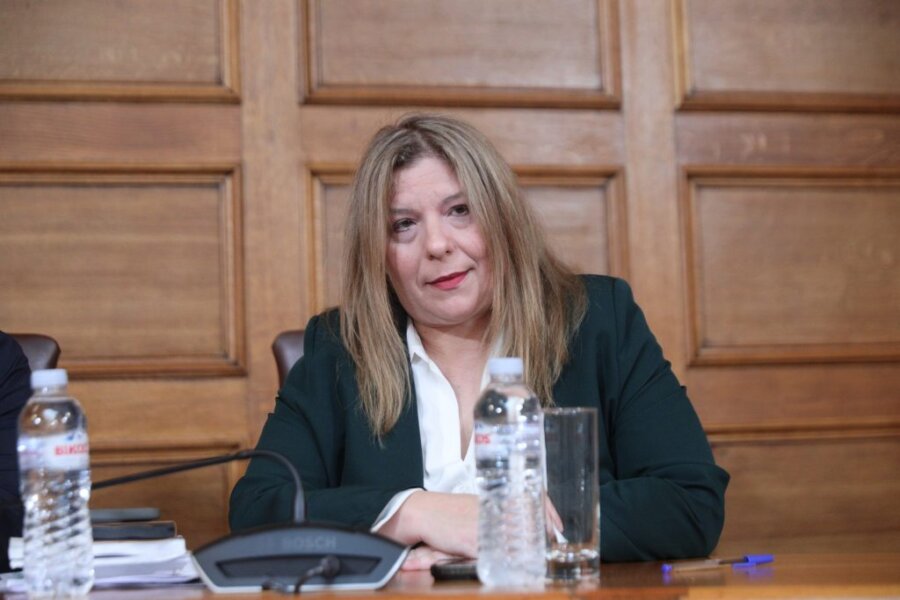 Μαρία Συρεγγέλα: Θα υποβάλει αγωγή στη Ζωή Κωνσταντοπούλου για φωτογραφία με τη Σεμερτζίδου στην εξεταστική