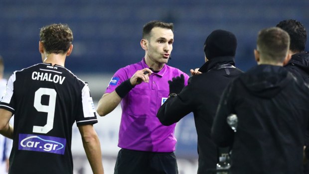 Το VAR βάζει και αυτογκόλ (στη διαιτησία)…