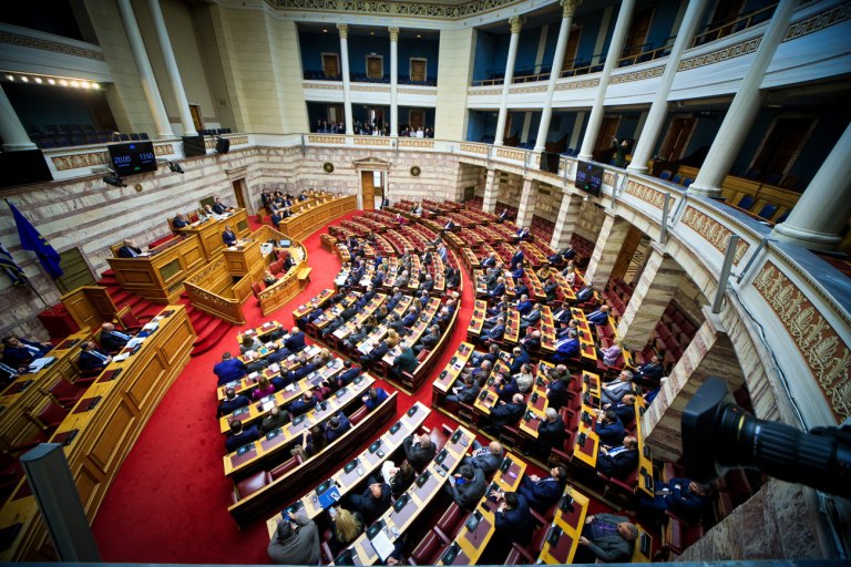 Μάχη πολιτικών αρχηγών σήμερα στη Βουλή για τον προϋπολογισμό