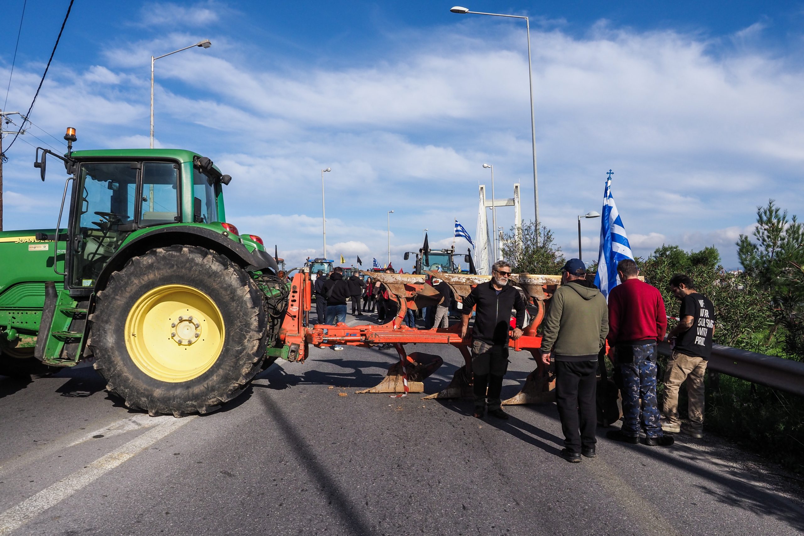 ‘Ωρα μηδεν για το αγροτικό: Πυρετός συσκέψεων στα μπλόκα μετά τις εξαγγελίες Τσιάρα