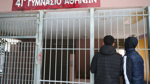 Κυψέλη: «Δεν μπορούσε να ελέγξει τα νεύρα της» – Τι λέει η μητέρα της16χρονης μαθήτριας που μαχαίρωσε συμμαθήτριά της