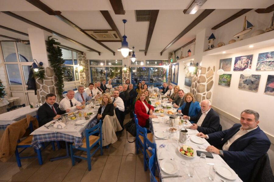 Στην Καισαριανή γευμάτισαν ο πρόεδρος και οι βουλευτές του ΠΑΣΟΚ μετά την ψήφιση του προϋπολογισμού