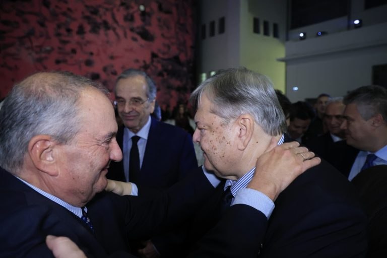 Κυρ. Μητσοτάκης: Φοβάται τους βουλευτές του, κατατάσσει πια ανοιχτά Καραμανλή, Σαμαρά, Βενιζέλο στους πολιτικούς του αντιπάλους