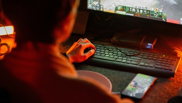 Δίωξη Κυβερνοεγκλήματος: Σύλληψη 49χρονου για εξύμνηση κακοποίησης γυναικών και προτροπή σε αυτοκτονία στο διαδίκτυο