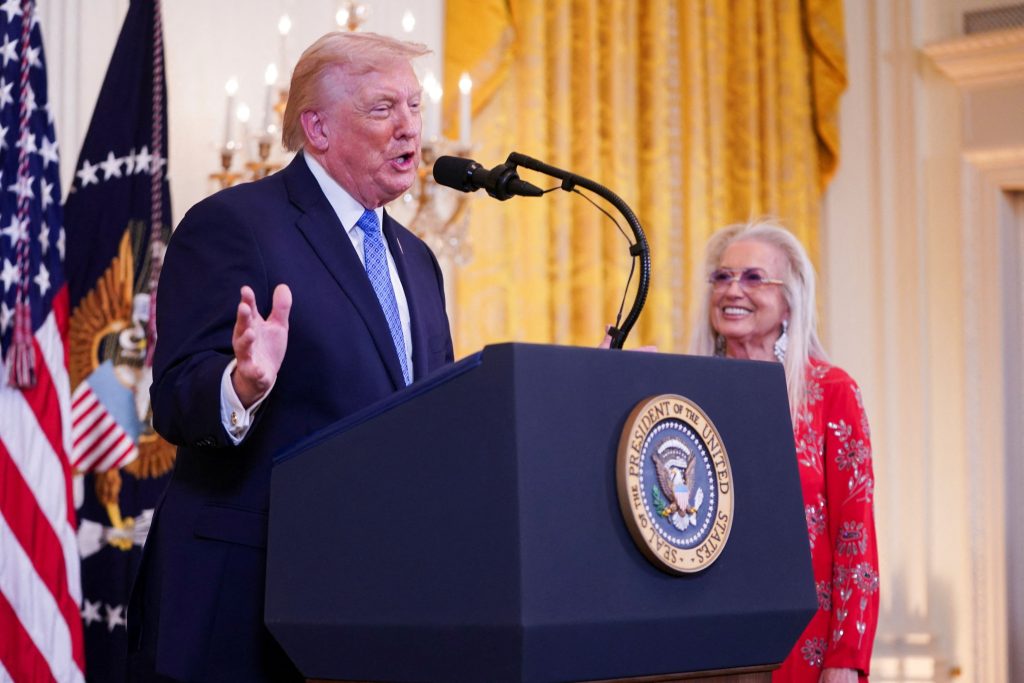 Τραμπ καλεί για δράση