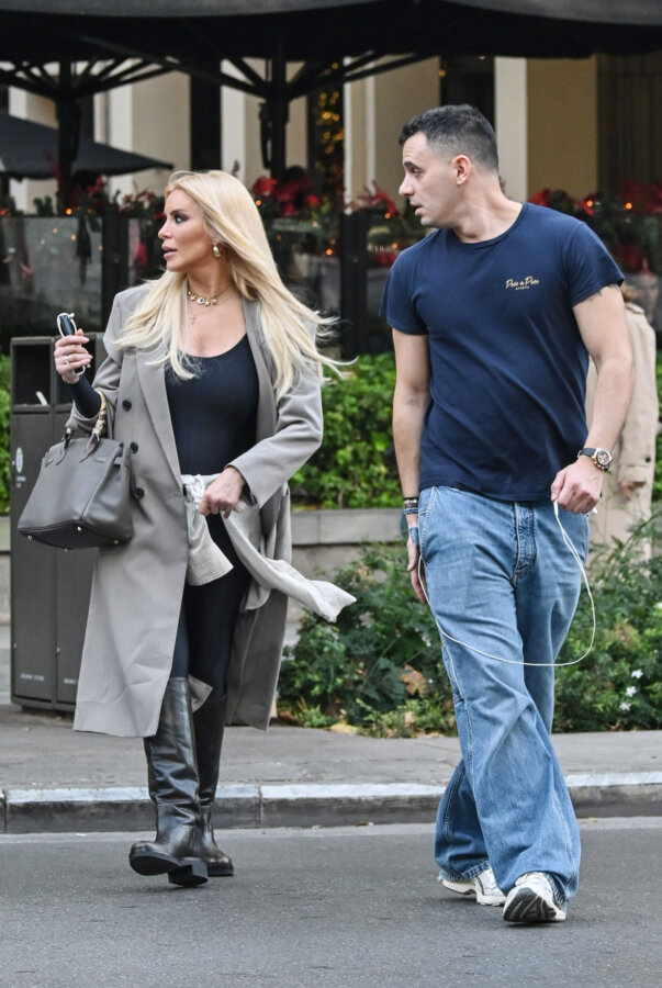 Κατερίνα Καινούργιου – Παναγιώτης Κουτσουμπής: Ρομαντική βόλτα στο κέντρο της Αθήνας πριν γίνουν γονείς