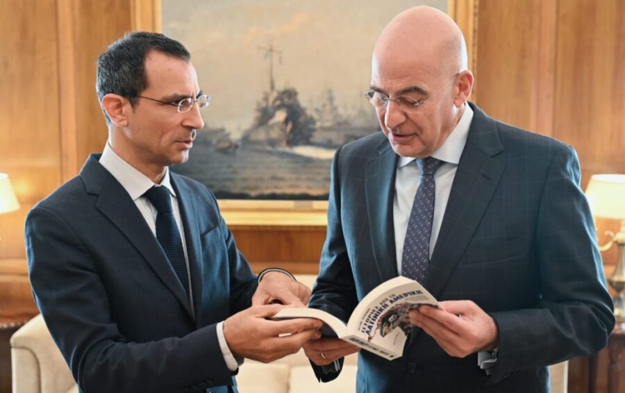 Ο Νίκος Δένδιας προλογίζει το νέο βιβλίο του Ιάσονα Πιπίνη για τη Λατινική Αμερική