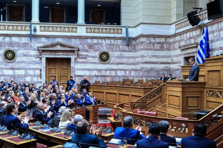 Εορταστικό «μασάζ» στο Μαξίμου από Κυρ. Μητσοτάκη στους βουλευτές του εν όψει Χριστουγέννων