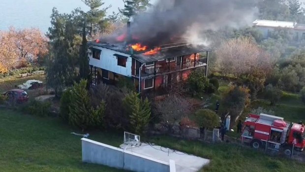 Πιερία: Φωτιά σε κατοικία στη Μεθώνη – Ολοκληρωτική καταστροφή