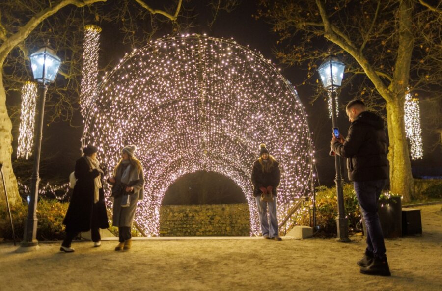 Το στολισμένο Ζάγκρεμπ της Κροατίας θα υποδεχθεί φέτος αρκετούς Έλληνες (Reuters)