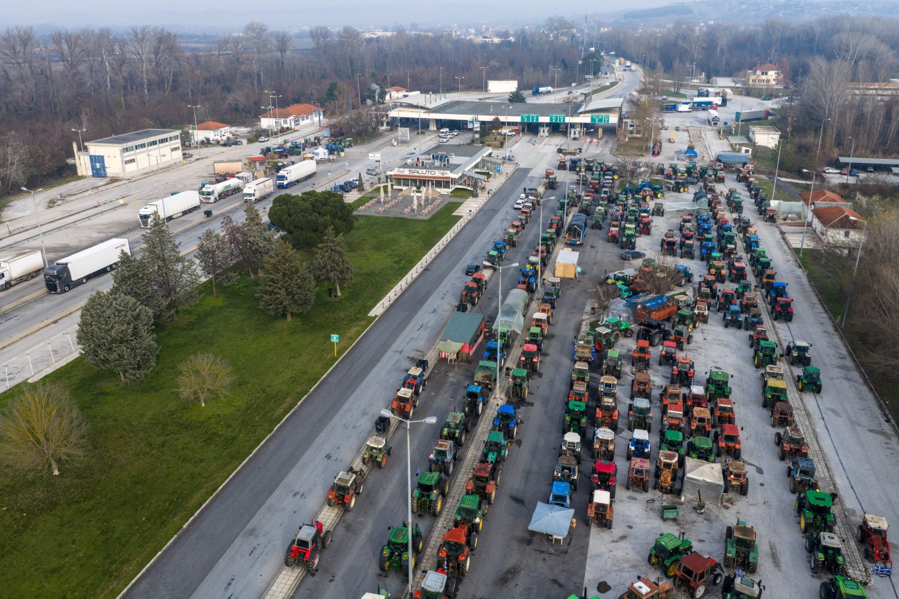 Αγρότες: Βήμα - βήμα οι επόμενες κινήσεις - «Πάγωσε» ο διάλογος, «ζεστάθηκαν» τα μπλόκα