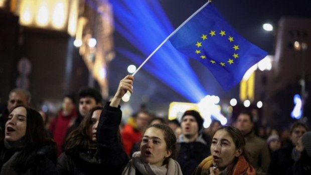 Βουλγαρία: Χιλιάδες πολίτες διαδήλωσαν ενάντια στη διαφθορά - Ζητούν μεταρρύθμιση του δικαστικού συστήματος