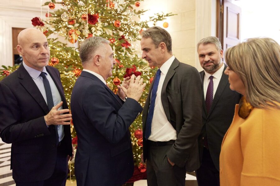 Ασκήσεις ηρεμίας στον μπουφέ του Μαξίμου- Τι συζητήθηκε για τις αγροτικές κινητοποιήσεις