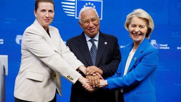 Ουκρανία: Από ποιον λογαριασμό η ΕΕ θα δώσει τα 90 δισ. - Τι αποφασίστηκε για τα ρωσικά παγωμένα κεφάλαια