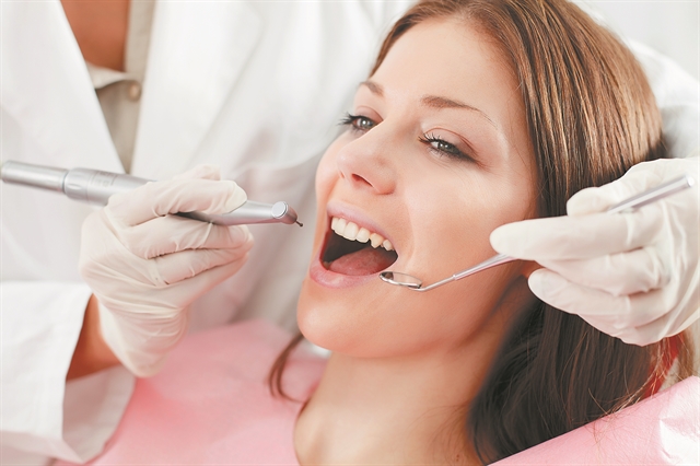 Γυναίκα σε οδοντίατρο