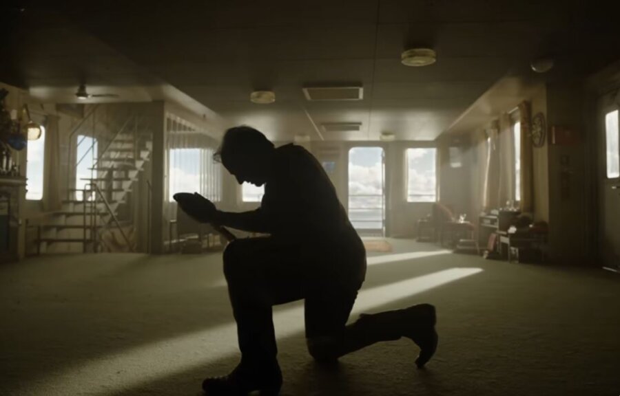 Ο Τομ Κρουζ χορεύει με ένα φτυάρι στο πρώτο teaser του «Digger» του Αλεχάντρο Ινιάριτου