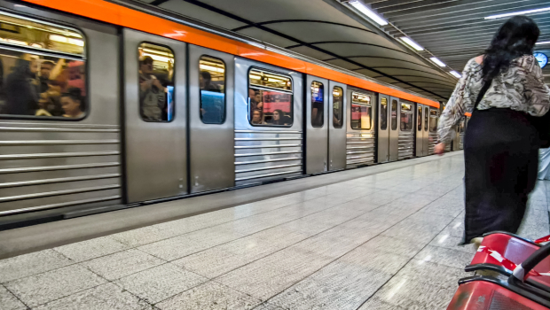 Ανοιχτά τα μαγαζιά τις Κυριακές 21 και 28/12 - Ενίσχυση δρομολογίων του Μετρό