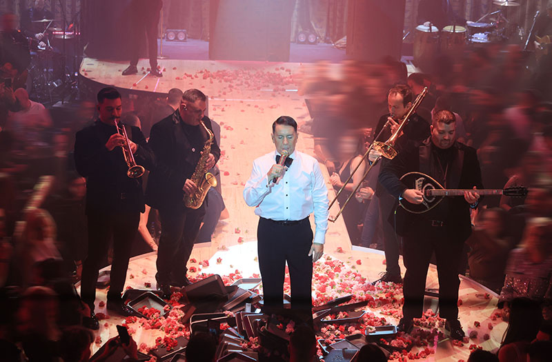 Η Ιωάννα Σιαμπάνη και ο Τζίμης Σταθοκωστόπουλος στην πρεμιέρα του Γιώργου Μαζωνάκη