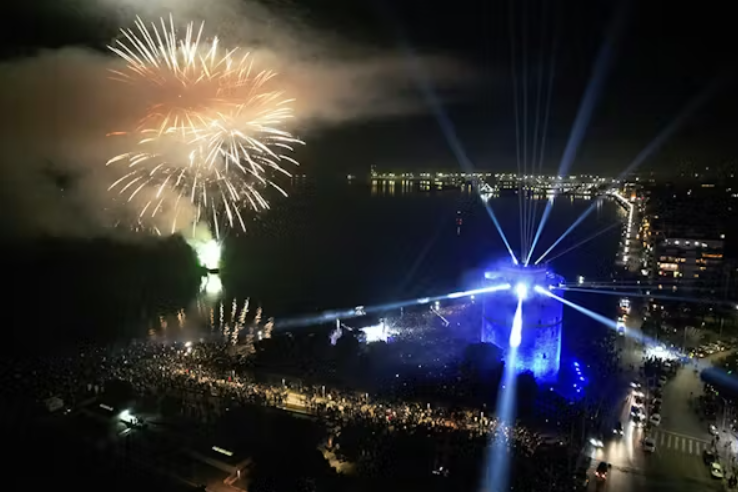 Παραμονή Πρωτοχρονιάς στον Λευκό Πύργο: Η Θεσσαλονίκη υποδέχεται το 2026 με μια μεγάλη ανοιχτή γιορτή ηλεκτρονικής μουσικής