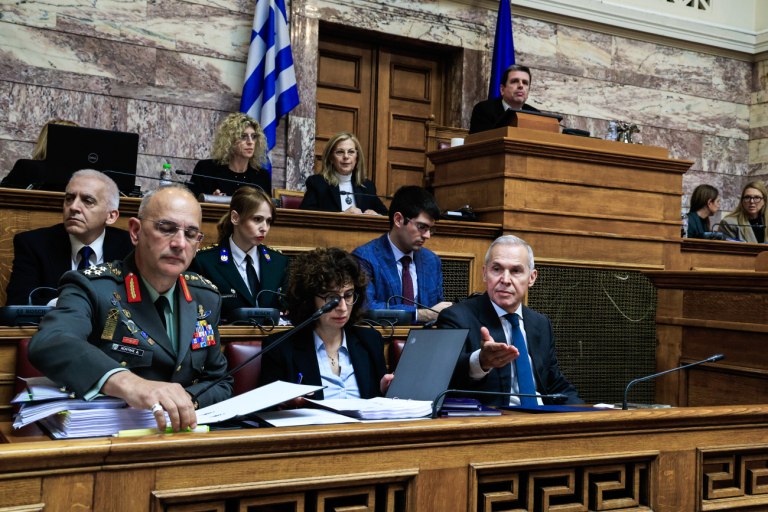 Τον Δένδια στοχοποίησε ο Καιρίδης – Τα «καρφιά» για την απουσία του από την Επιτροπή Άμυνας και η «πληρωμένη» απάντηση Δαβάκη