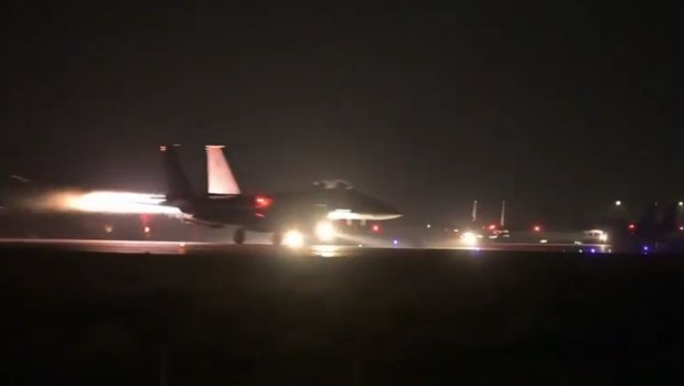 Συρία: Σφοδρές επιθέσεις εξαπέλυσαν οι ΗΠΑ κατά του ISIS - «Για πολύ βαριά αντίποινα», κάνει λόγο ο Τραμπ