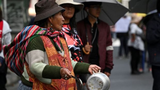 Βολιβία: Διαδηλώσεις εναντίον της κατάργησης των επιδοτήσεων στα καύσιμα από τη νέα δεξιά κυβέρνηση