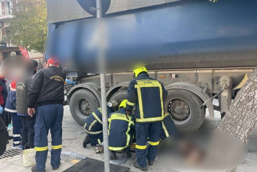 Σοκαριστικό τροχαίο στη Λάρισα - Νεκρή η γυναίκα που βρέθηκε κάτω από τις ρόδες φορτηγού