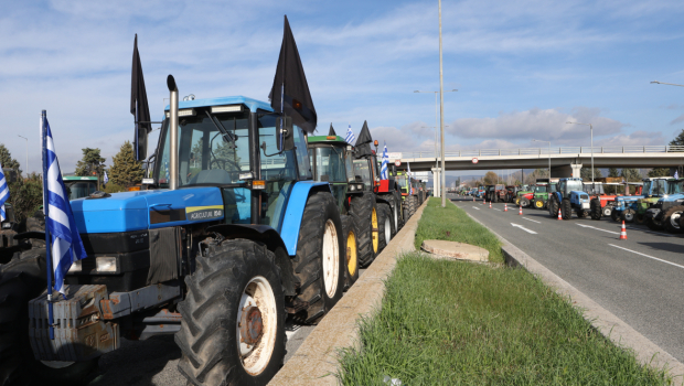 Γιορτές στα μπλόκα με ανοιχτά διόδια, λένε οι αγρότες - Με δικογραφία απαντά η κυβέρνηση