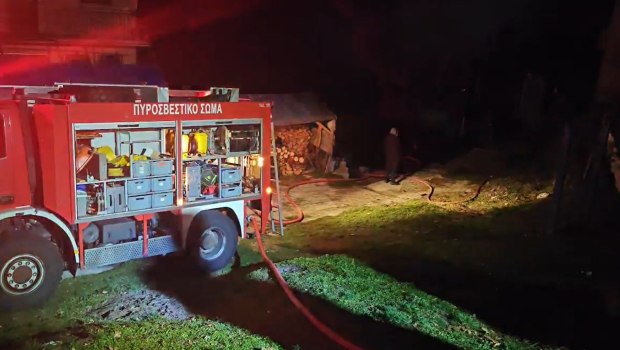 Πυρκαγιά στο Ανήλιο Μετσόβου: Κάηκαν δυο σπίτια, σοβαρές ζημιές σε τρίτο
