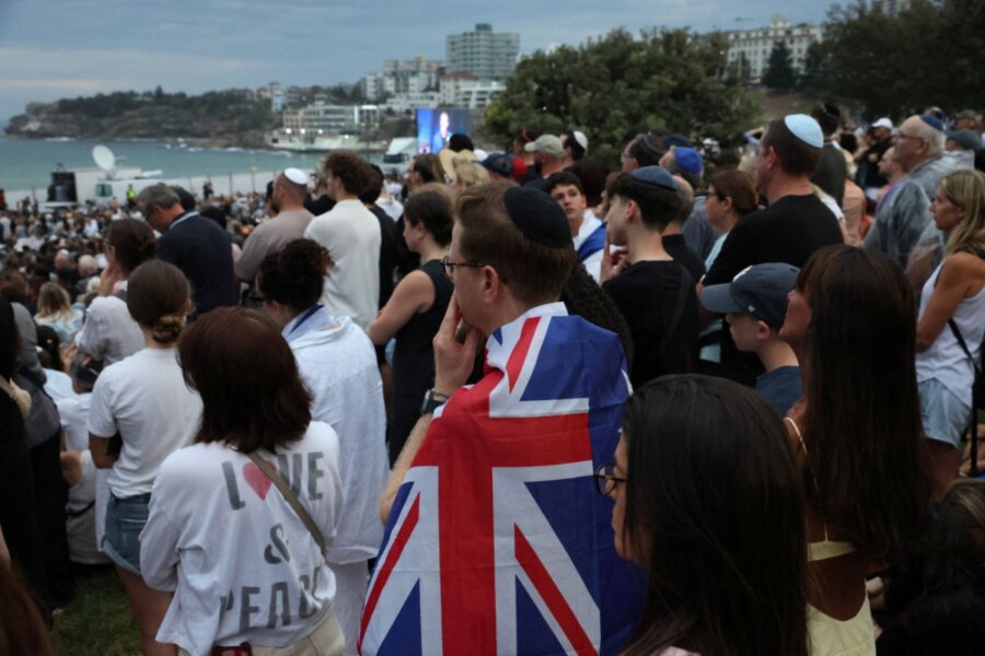 Αυστραλία: Αποδοκιμασίες κατά του πρωθυπουργού στις εκδηλώσεις μνήμης για τα θύματα στην παραλία Μποντάι