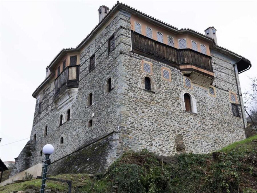 arxontiko-svarts-abelakia