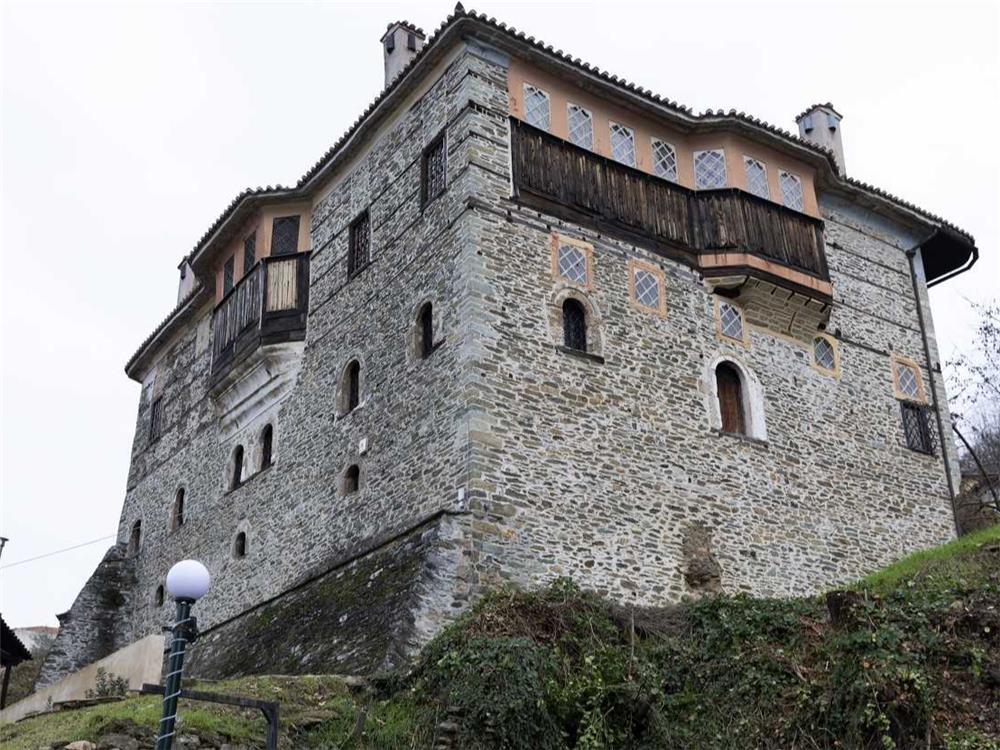 arxontiko-svarts-abelakia